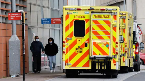 Christmas lockdown after 12 Omicron deaths? Here’s what UK deputy PM has to say