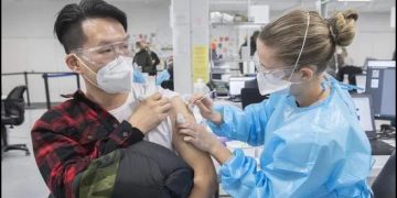 Covid-19: Omicron driving high case load in Canada