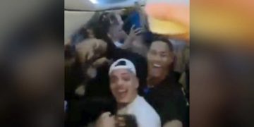 “Idiots”: Canada PM Justin Trudeau Lashes Out At Maskless Influencers Partying On Plane