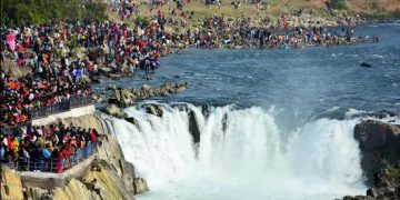 Two Mumbai women drown in Narmada river while taking selfie