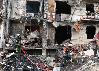 Fierce street battle as first Russian troops hit Ukrainian capital Kyiv