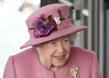 Queen cancels virtual events due to cold-like Covid symptoms