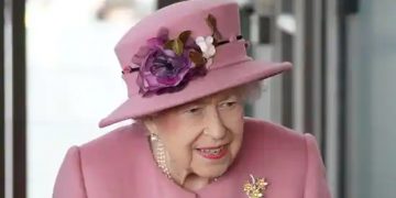 Queen cancels virtual events due to cold-like Covid symptoms