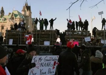 Covid-19: Anti-mandate protesters dig in their heels in Ottawa