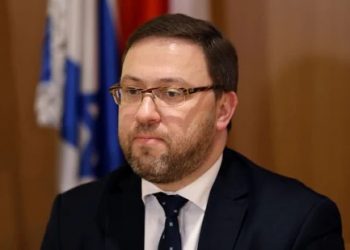 Ukrainian no-fly zone would end war quicker, says Polish ambassador