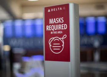 Canada retains mask mandate for public transport