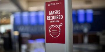 Canada retains mask mandate for public transport
