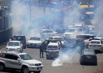 Imran Khan’s ‘Azadi March’ in Lahore turns violent as cops fire tear gas | Top updates