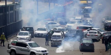 Imran Khan’s ‘Azadi March’ in Lahore turns violent as cops fire tear gas | Top updates