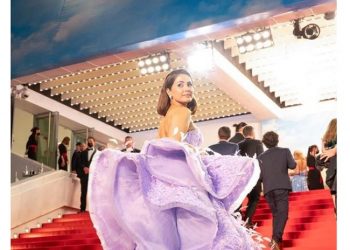 Hina Khan looks fresh like lavender in stunning feather gown; check all her looks for Cannes 2022