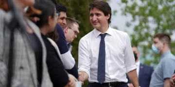 Canada PM Trudeau announces bill to restrict buying, selling of handguns