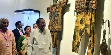 Vice President’s Tribute To Mahatma Gandhi At Monument In Africa