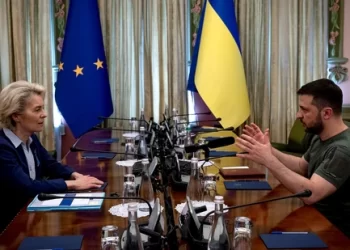 In Kyiv, EU chief promises a signal on Ukraine’s bid next week