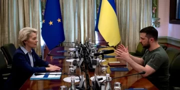 In Kyiv, EU chief promises a signal on Ukraine’s bid next week