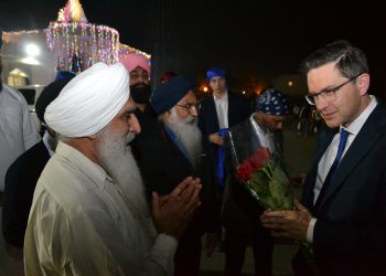 Pierre Poilievre visits a Sikh shrine to wish the Sikh community a happy Diwali