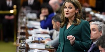 Budget 2023 provides billions for dental care in addition to expenditure cuts and tax increases to reduce the deficit.