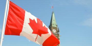 Canadian Economy Grows Slowly in Late 2023 Despite High Interest Rates