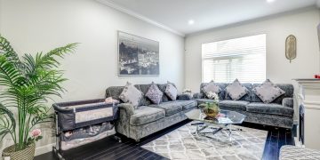 Toronto luxury home sells for $1.2 million less than it was worth after being on the market for years.